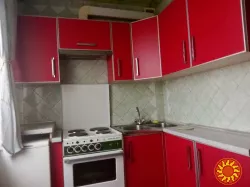 Хазяїн продасть на метро Олексіївська 3 кімн 5 хв