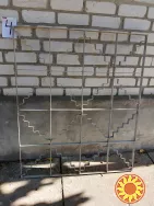 Решетки металлические серого цвета