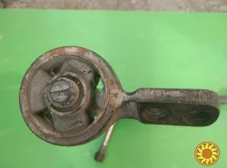 Важіль передньої підвіски нижній лівий 31121127725 BMW E30