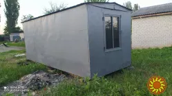 Вагончик кунг бытовка утепленный c окнами, внутри стеллажи и буржуйка