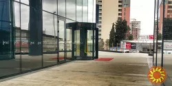 Автоматичні револьверні двері ED100 (карусельні)
