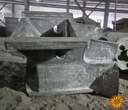 Литі промислові стійки зі сталі та чавуну на замовлення