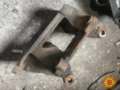 Бу кронштейн двигателя Chery Kimo S12-1001211, S121001211