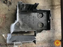 Б/у полка под аккумулятор Renault Laguna 2, 8200183327