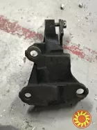 Бу кронштейн правой полуоси Renault 8200133511 Laguna 2 Trafic 1.9dci
