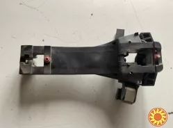 Бу держатель наружной ручки двери задней левой Mercedes W168, A1687600734