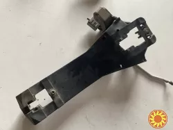 Бу держатель наружной ручки двери передней правой Mercedes W168, A1687600234
