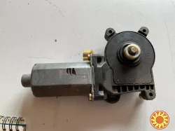 Бу двигатель стеклоподъемника передней левой двери Mercedes W168 A2108202542, 0130821673