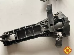 Бу держатель наружной ручки двери задней правой Mercedes W168, A1687600834