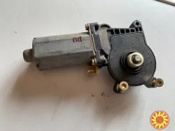 Бу двигатель стеклоподъемника передней правой двери Mercedes W168 A2108202642, 0130821672