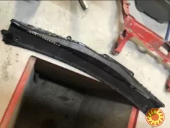 Бу накладка трапеции дворников Mercedes Benz W168, A1688300213