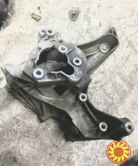 Б/у кронштейн генератора 7700113574 Renault Megane, Kangoo, Scenic