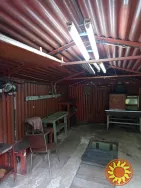 Гараж зі світом і ямою для ремонта авто, біля парку Стрілка