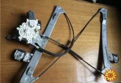 Бу стеклоподъемник передней правой двери Smart Forfour A 4547200046.