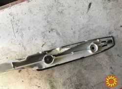 Бу рейлинг правый Renault Megane 3 универсал, 738200019R , дефект.