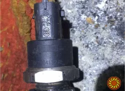 Бу датчик давления топлива в рейке renault, 8200418270, 0281002405
