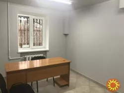 Сдам фасадное коммерческое помещение с ремонтом на ул.Сегедской.