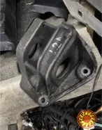 Бу кронштейн полуоси передной правой Renault Laguna 2, 8200000033 , 2.2dci