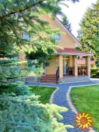 Продаж будинку в класичному стилі