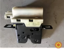 Бу замок стекла крышки багажника Renault Laguna 2, 8200000894, 7700430941.