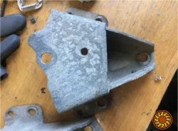 Бу кронштейн задней балки левый Renault Laguna 2, 8200714156, 8200602383, 8200023751