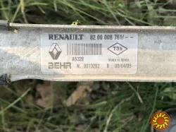 Б/у радиатор интеркулера 8200008761 Renault Espace 4, Laguna 2, Vel Satis