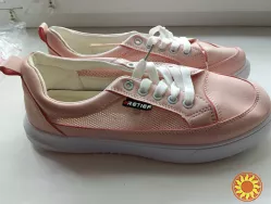Кроссовки женские