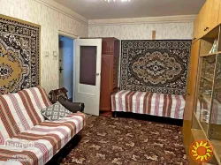 Продам 1.5.9 на Томилівській.