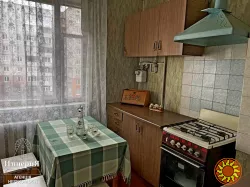 Продам 1.5.9 на Томилівській.