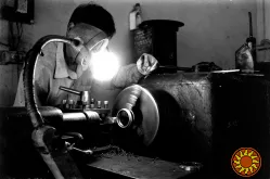 Виробничому підприємству потрібен токар.