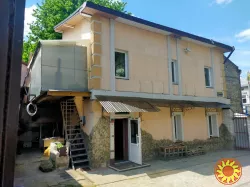 Окрема комерційна будівля у Львові — готовий бізнес або інвестиція з потенціалом!