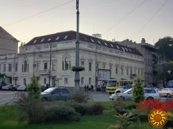 Сдается ФАСАДНОЕ помещение 500кв.м. в БЦ "ДВОРЕЦ КАМО"