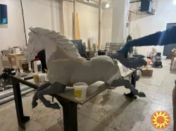 Фотозона «Карусель» з кіньми на замовлення