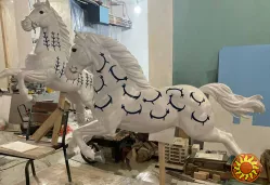 Фотозона «Карусель» з кіньми на замовлення