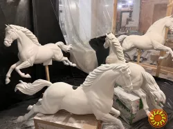 Фотозона «Карусель» з кіньми на замовлення