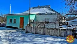 Дом с коммуникациями возле озера в Быковой Гребле.