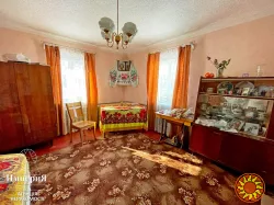 Дом с коммуникациями возле озера в Быковой Гребле.