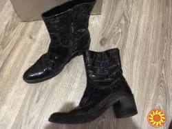 Італійські жіночі чоботи-стан нових,оригінал,розмір 37.5 вказано,демісезон.
