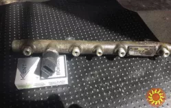 Бу топливная рампа для Renault 7700111013, Bosch 0445214015