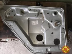 Стеклоподъемник задний левый Шкода фабия до 2007г.