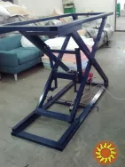 Пневматичний стіл для оббивки м'яких меблів